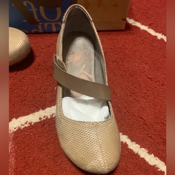 OTBT Salem size 5.5 GUC - Picture 8 of 14